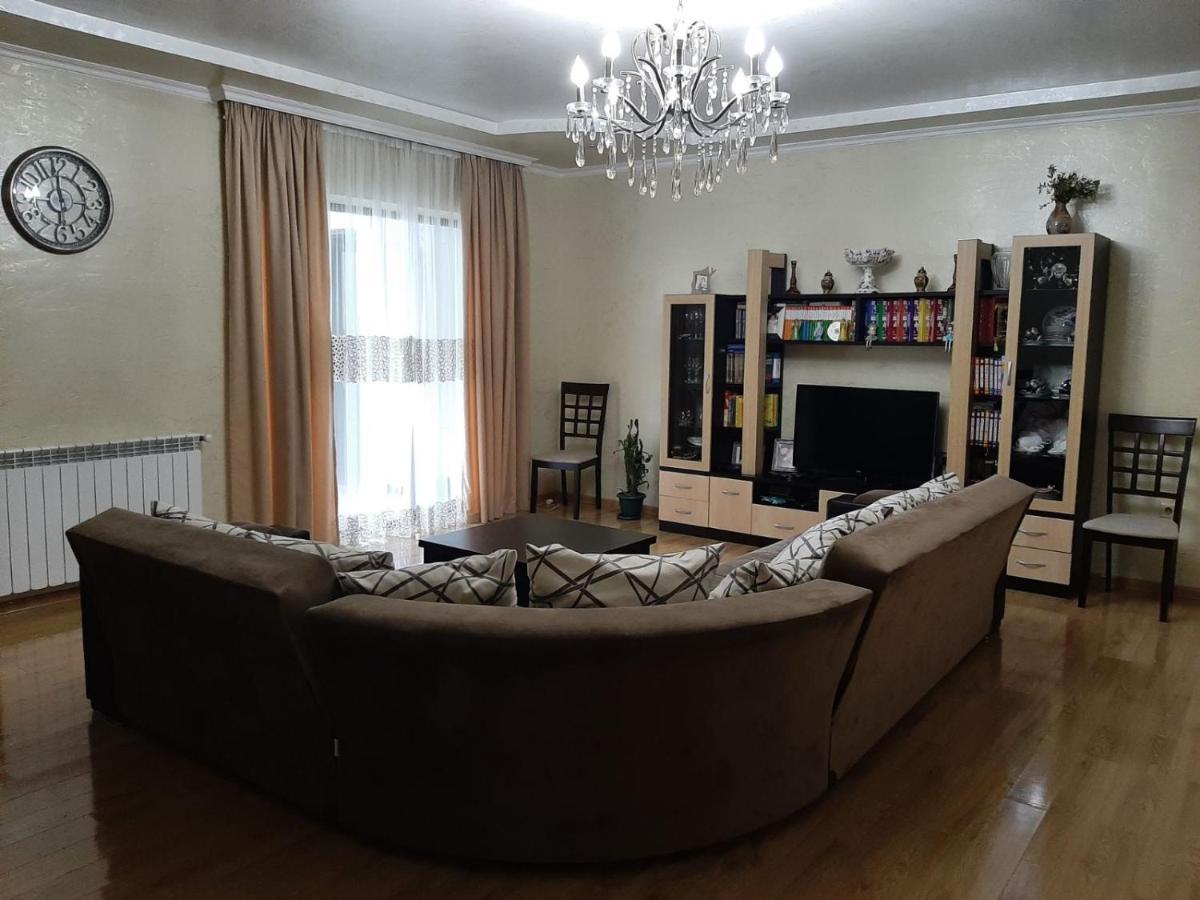 Mindia'S Apartment Batumi Exterior photo